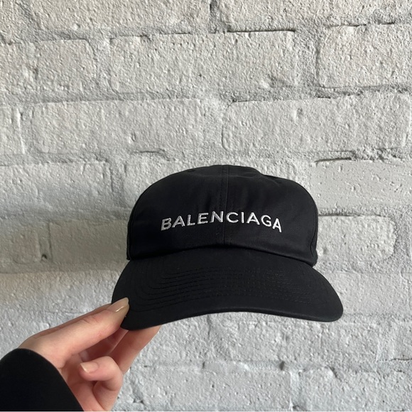 Balenciaga Cap in Black and White - Picture 3 of 10